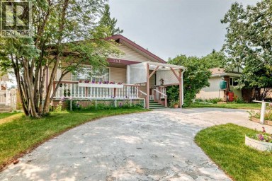 351 Cedarpark Drive SW Calgary Alberta photo 2