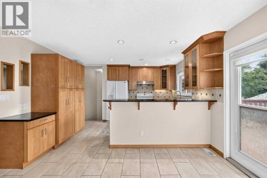 351 Cedarpark Drive SW Calgary Alberta photo 9