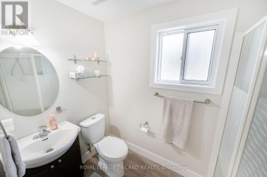 73 GENEVIVE PLACE London East (East C) Ontario photo 29