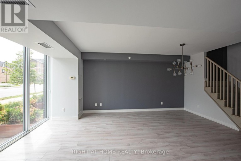 101 - 118 VARNA DRIVE, Toronto (Englemount-Lawrence), Ontario, M6A1N3