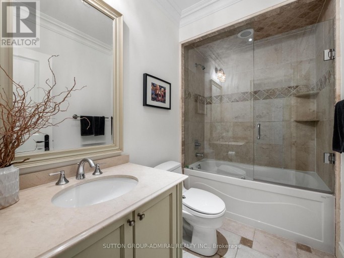 35 WENTWORTH AVENUE, Toronto (Lansing-Westgate), Ontario, M2N1T5