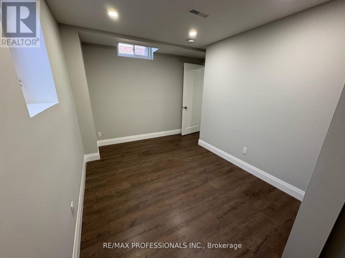 LOWER - 19 ELMBROOK CRESCENT, Toronto (Eringate-Centennial-West Deane), Ontario, M9C5B2