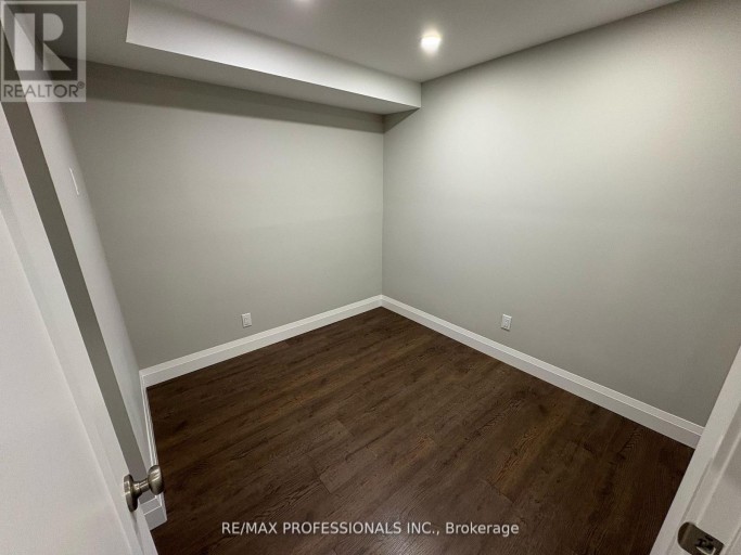 LOWER - 19 ELMBROOK CRESCENT, Toronto (Eringate-Centennial-West Deane), Ontario, M9C5B2