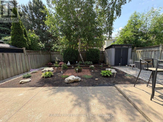 LOWER - 19 ELMBROOK CRESCENT, Toronto (Eringate-Centennial-West Deane), Ontario, M9C5B2