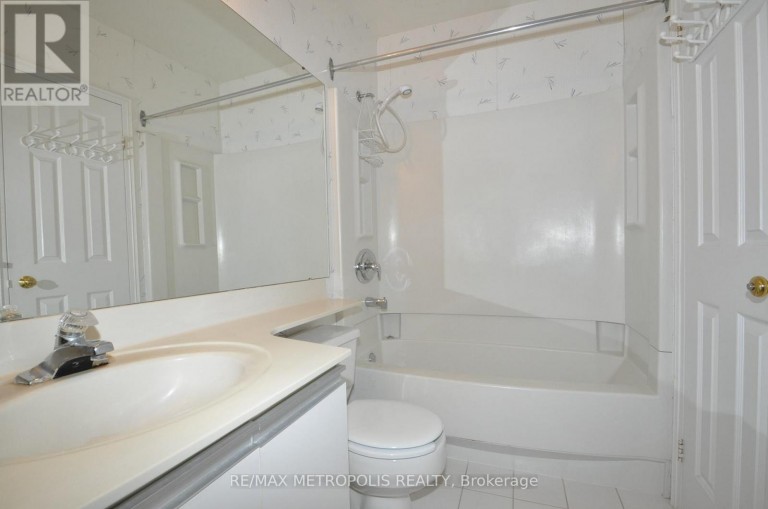 PH01 - 880 DUNDAS STREET W, Mississauga (Erindale), Ontario, L5C4H3