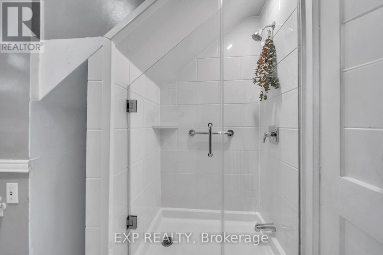 896 AVENUE ROAD, Toronto (Yonge-Eglinton), Ontario, M5P2K6