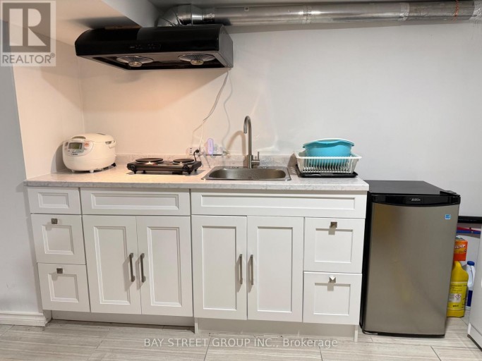 (LOWER) - 7 PAVILLION STREET, Markham (Unionville), Ontario, L3R1N8