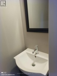 26 SIMCOE STREET N Oshawa (O'Neill) Ontario photo 8