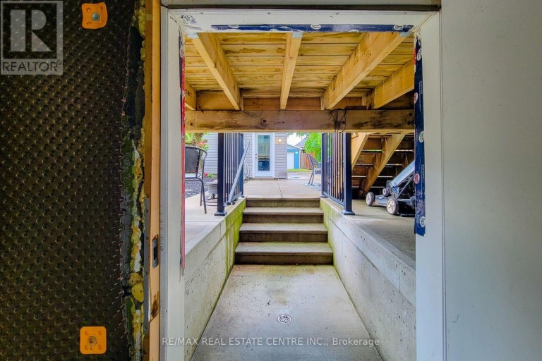 58 EAST 22ND STREET, Hamilton (Eastmount), Ontario, L8V2V3