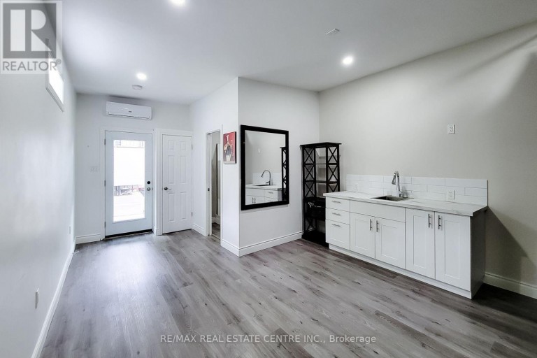 58 EAST 22ND STREET, Hamilton (Eastmount), Ontario, L8V2V3