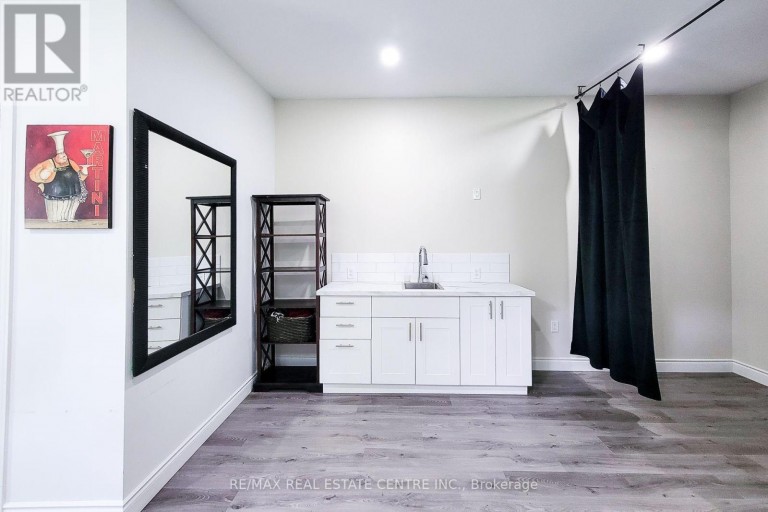 58 EAST 22ND STREET, Hamilton (Eastmount), Ontario, L8V2V3