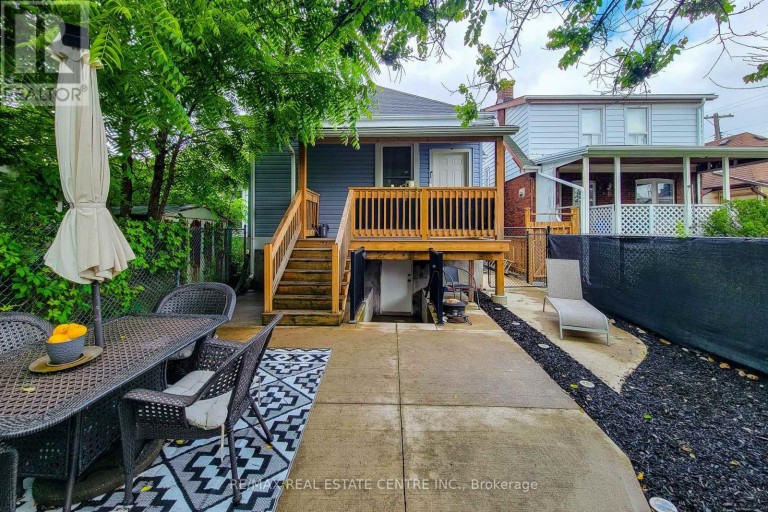 58 EAST 22ND STREET, Hamilton (Eastmount), Ontario, L8V2V3