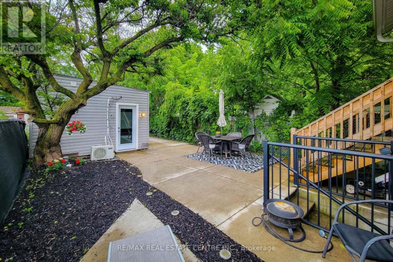 58 EAST 22ND STREET, Hamilton (Eastmount), Ontario, L8V2V3