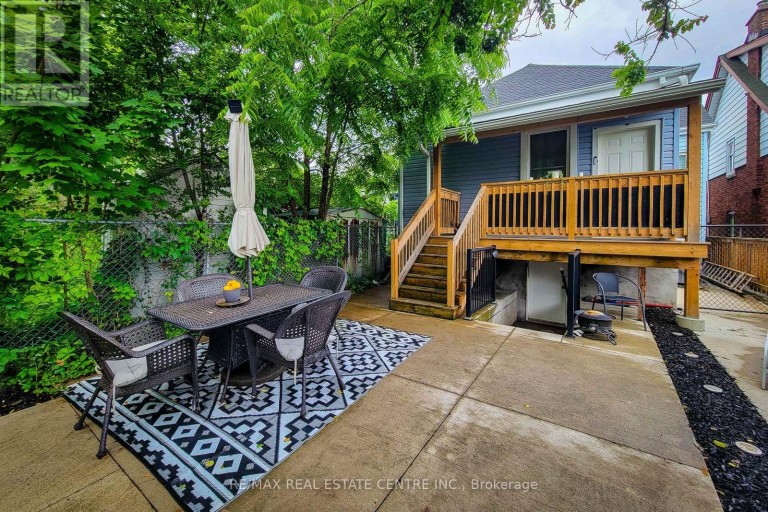 58 EAST 22ND STREET, Hamilton (Eastmount), Ontario, L8V2V3