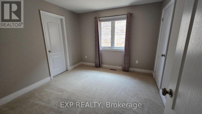 2209 BLACKBIRD COURT, Oakville (WT West Oak Trails), Ontario, L6M5E6