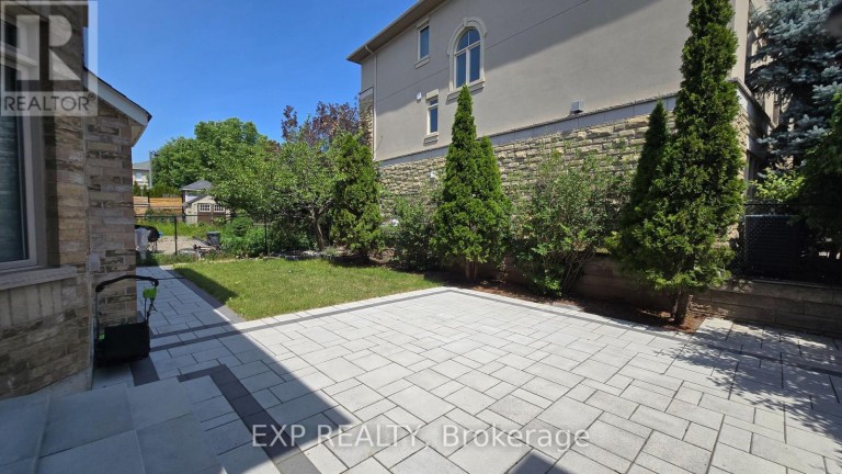 2209 BLACKBIRD COURT, Oakville (WT West Oak Trails), Ontario, L6M5E6