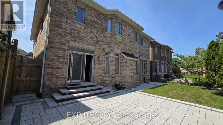 2209 BLACKBIRD COURT, Oakville (WT West Oak Trails), Ontario, L6M5E6