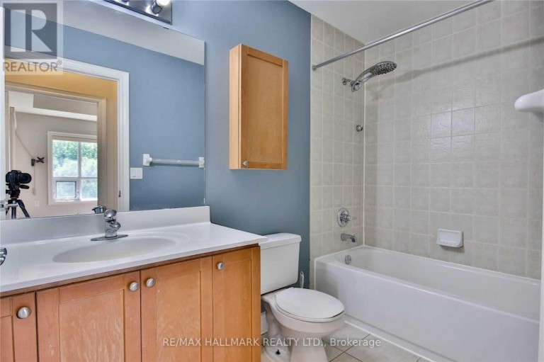 411 - 8201 ISLINGTON AVENUE, Vaughan (Islington Woods), Ontario, L4L9S6