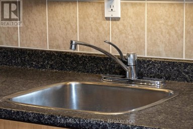 8 PARR STREET Toronto (Little Portugal) Ontario photo 10