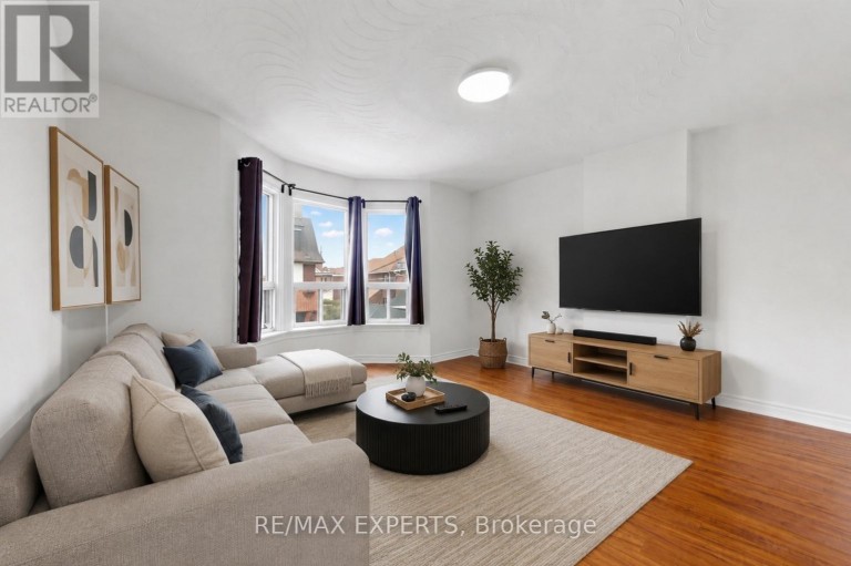 8 PARR STREET, Toronto (Little Portugal), Ontario, M6J2E3