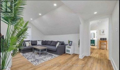 UPPER - 659 DOLPH STREET N Cambridge Ontario photo 3