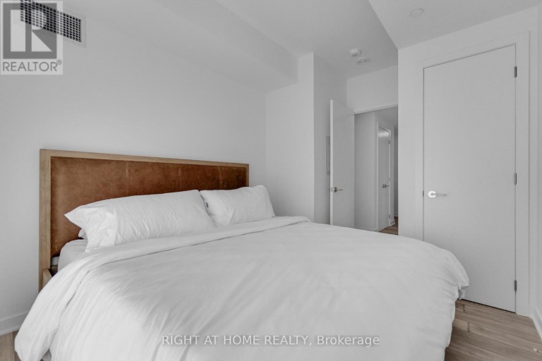 2113 - 11 YORKVILLE AVENUE, Toronto (Annex), Ontario, M4W0B7