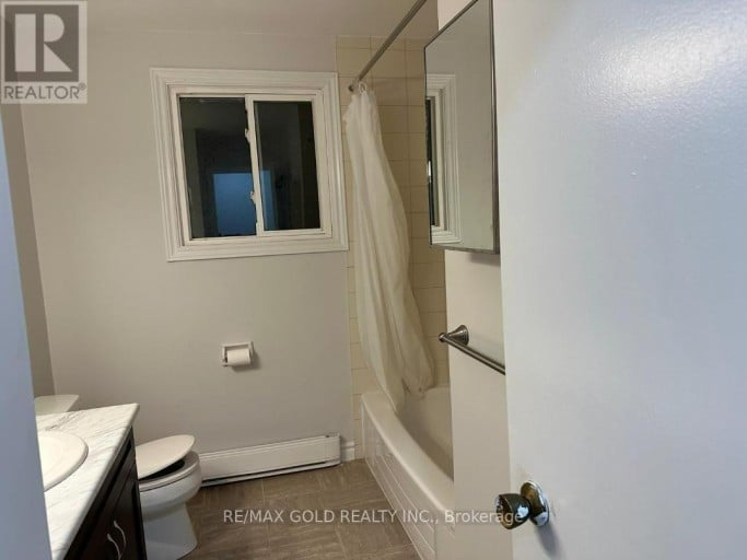 UNIT 2 ( MIDDLE ) - 515 STONE STREET, Oshawa (Lakeview), Ontario, L1J1A4