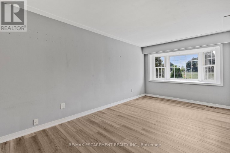 MAIN - 71 ORGAN CRESCENT, Hamilton (Huntington), Ontario, L8T1Y8