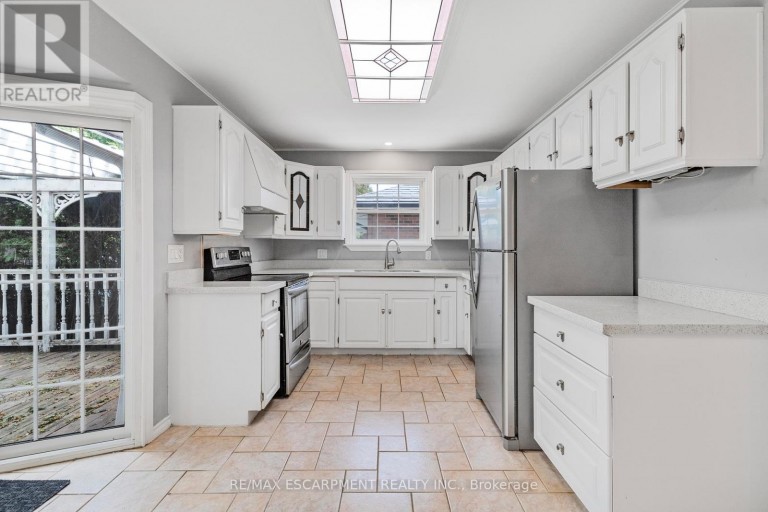MAIN - 71 ORGAN CRESCENT, Hamilton (Huntington), Ontario, L8T1Y8