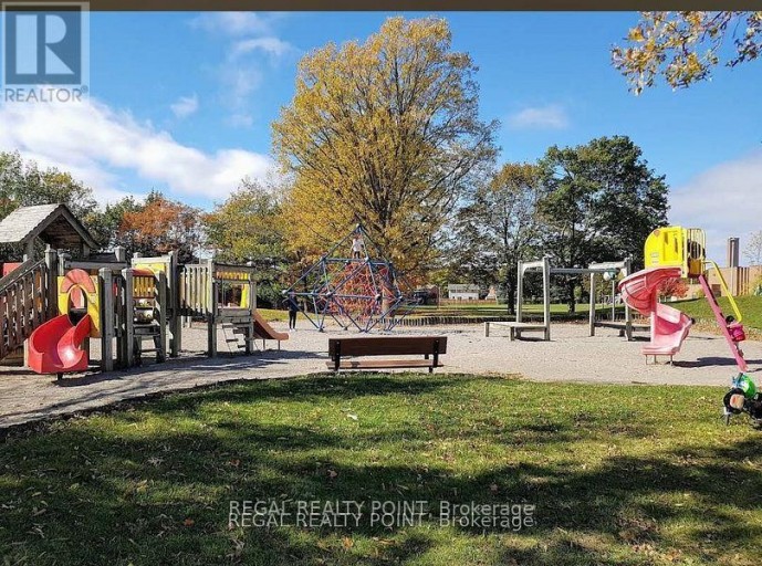 6 HARRINGTON CRESCENT, Toronto (Bayview Woods-Steeles), Ontario, M2M2Y5