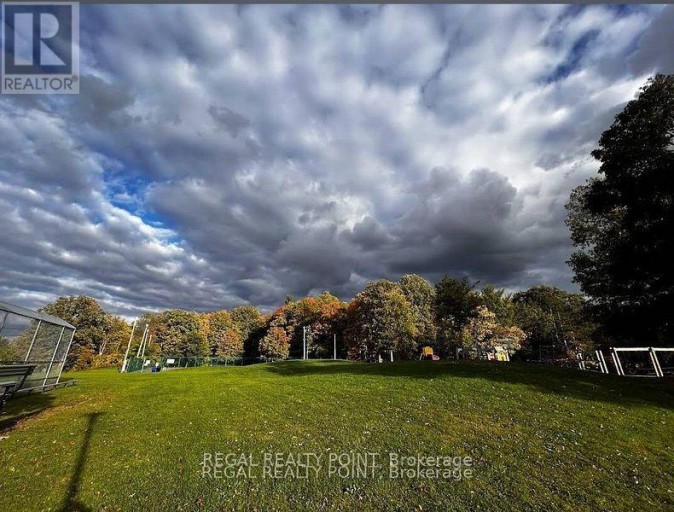 6 HARRINGTON CRESCENT, Toronto (Bayview Woods-Steeles), Ontario, M2M2Y5