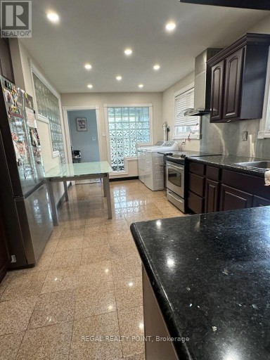6 HARRINGTON CRESCENT, Toronto (Bayview Woods-Steeles), Ontario, M2M2Y5