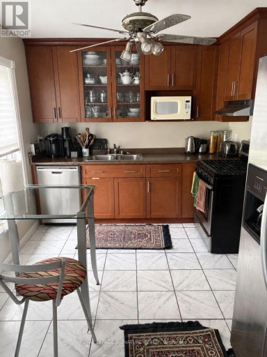 MAIN/UPPER - 137 MADOC DRIVE, Brampton (Madoc), Ontario, L6V2A5