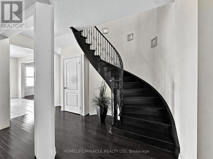 6 DIVINITY CIRCLE, Brampton (Northwest Brampton), Ontario, L7A3Y4