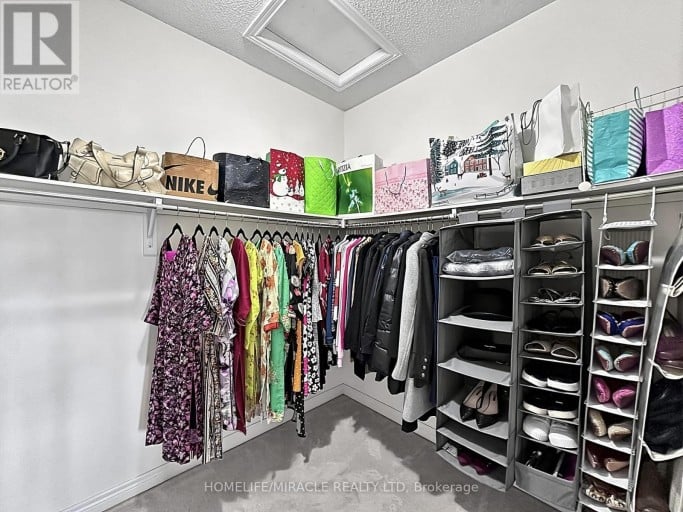6 DIVINITY CIRCLE, Brampton (Northwest Brampton), Ontario, L7A3Y4