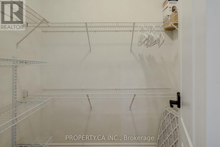 201 - 88 PROMENADE CIRCLE, Vaughan (Brownridge), Ontario, L4J9A4