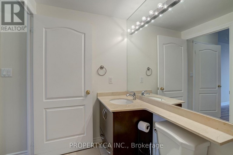 201 - 88 PROMENADE CIRCLE, Vaughan (Brownridge), Ontario, L4J9A4