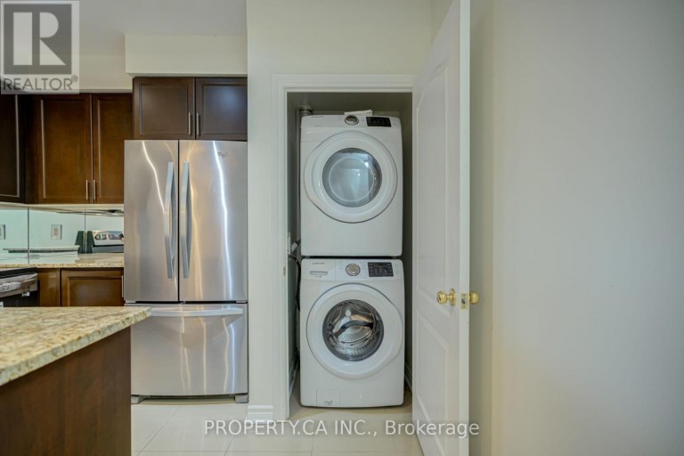 201 - 88 PROMENADE CIRCLE, Vaughan (Brownridge), Ontario, L4J9A4