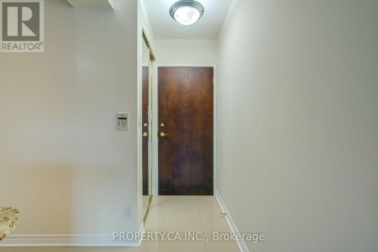 201 - 88 PROMENADE CIRCLE, Vaughan (Brownridge), Ontario, L4J9A4