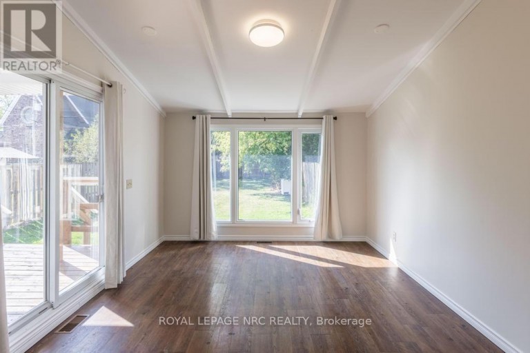 30 WALNUT STREET, St. Catharines (Secord Woods), Ontario, L2T1H5