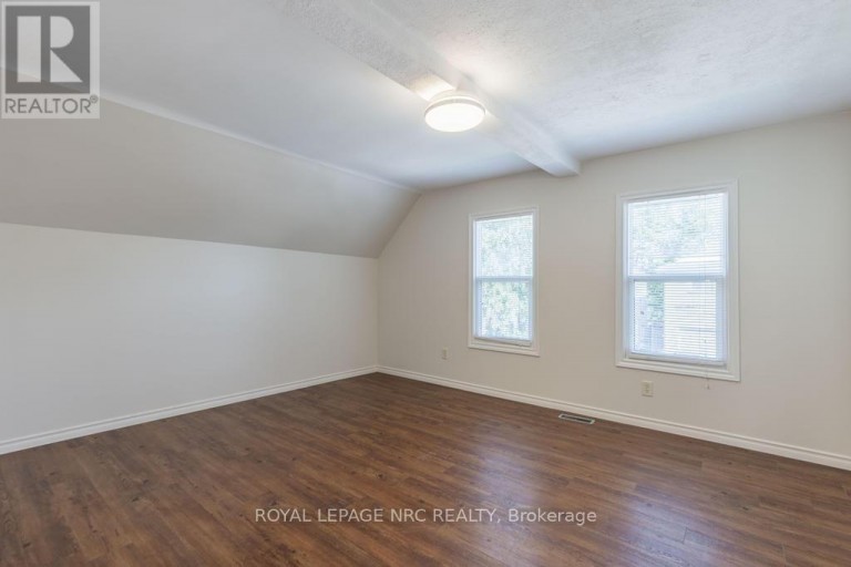 30 WALNUT STREET, St. Catharines (Secord Woods), Ontario, L2T1H5