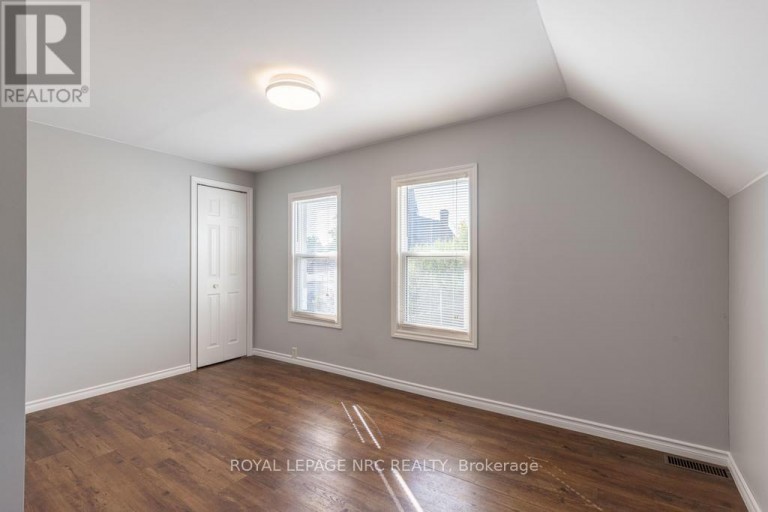 30 WALNUT STREET, St. Catharines (Secord Woods), Ontario, L2T1H5