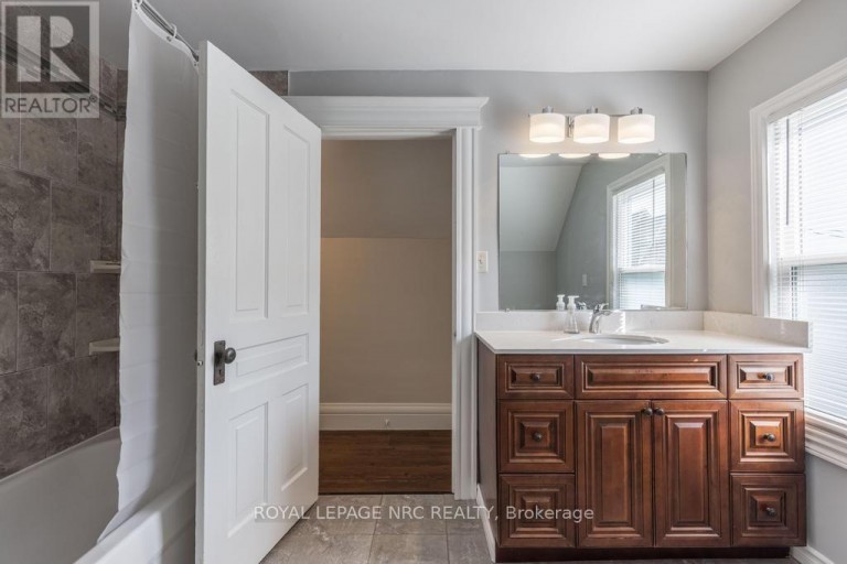 30 WALNUT STREET, St. Catharines (Secord Woods), Ontario, L2T1H5