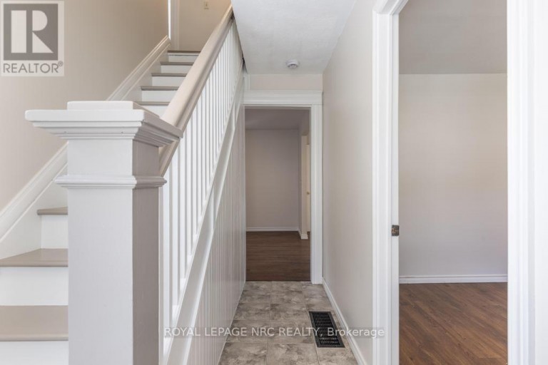 30 WALNUT STREET, St. Catharines (Secord Woods), Ontario, L2T1H5