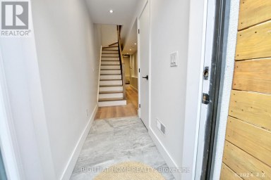 COACHHS - 50A LANARK AVENUE Toronto (Oakwood Village) Ontario photo 2