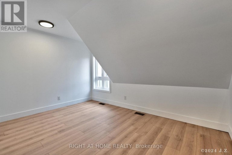 COACHHS - 50A LANARK AVENUE, Toronto (Oakwood Village), Ontario, M6C2B4
