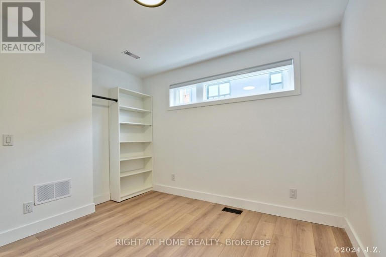 COACHHS - 50A LANARK AVENUE, Toronto (Oakwood Village), Ontario, M6C2B4