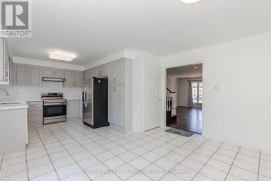 64 DOLPHIN SONG CRESCENT Brampton (Sandringham-Wellington) Ontario photo 4