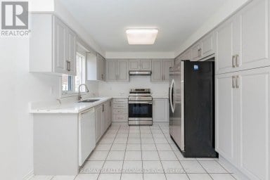 64 DOLPHIN SONG CRESCENT Brampton (Sandringham-Wellington) Ontario photo 5