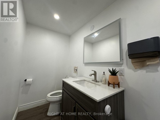 ROOM 2 - 1639 EGLINTON AVENUE W, Toronto (Oakwood Village), Ontario, M6E2H1